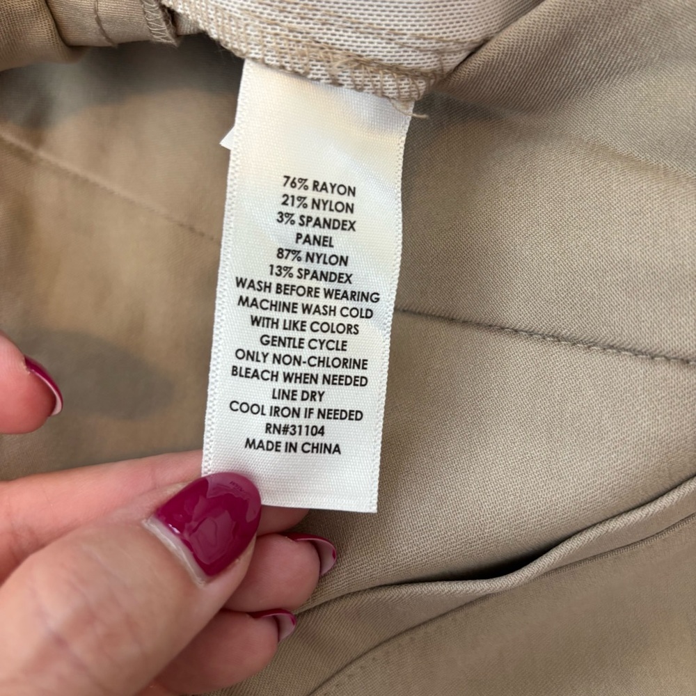 Kim Rogers Women's Tan Capris Size 12 - Picture 5 of 6